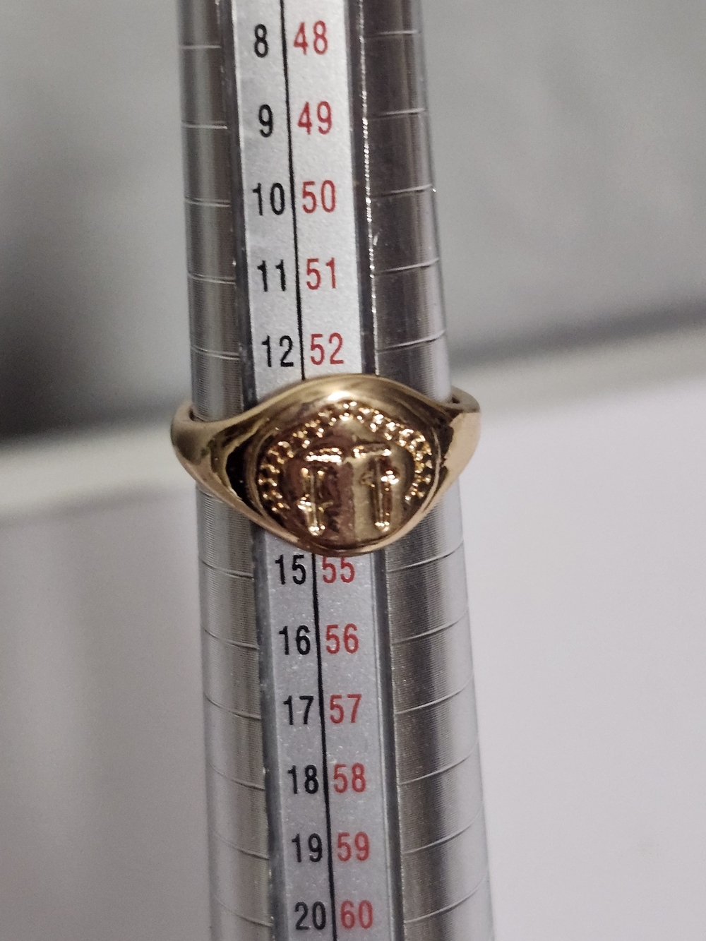 Vintage Gold-Tone Signet Ring – Monogram Detail & Textured Border (Size 7)